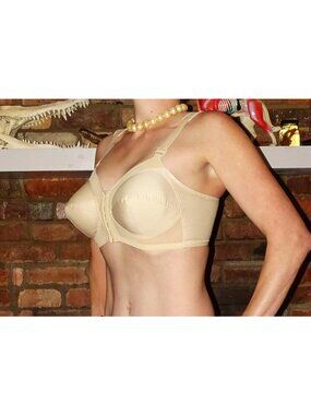 Vintage Ivory Exquisite Form Bullet Bra 44 B front closure pinup retro pointy